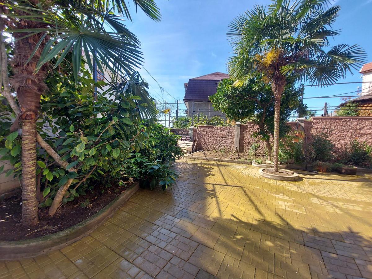 Гостевой Дом София 400 М До Моря Gagra Exterior foto